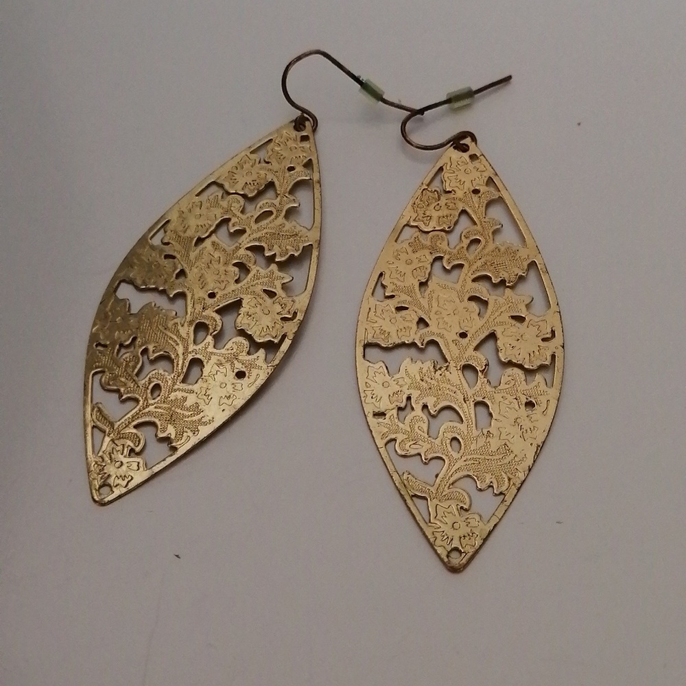 🌺3/$25🌺Vintage Francesca Botanical Motif Filigree Large Goldtone Earrings